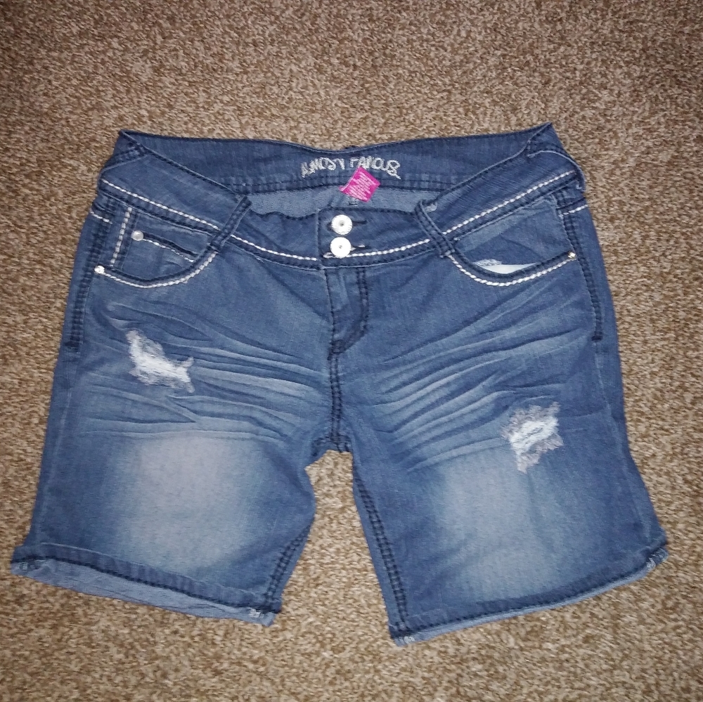 Almost famous bermuda shorts size 13